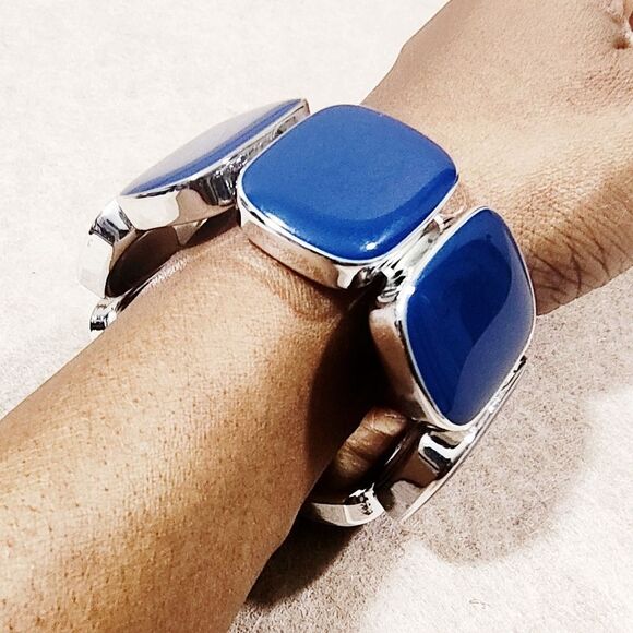 Elegant Silver and Blue Stretch Bracelet - Picture 3 of 4